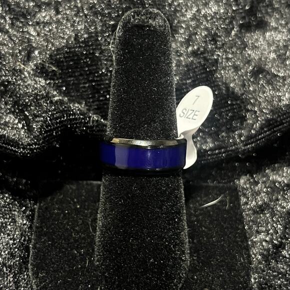 Blue and black ring - Picture 1 of 1